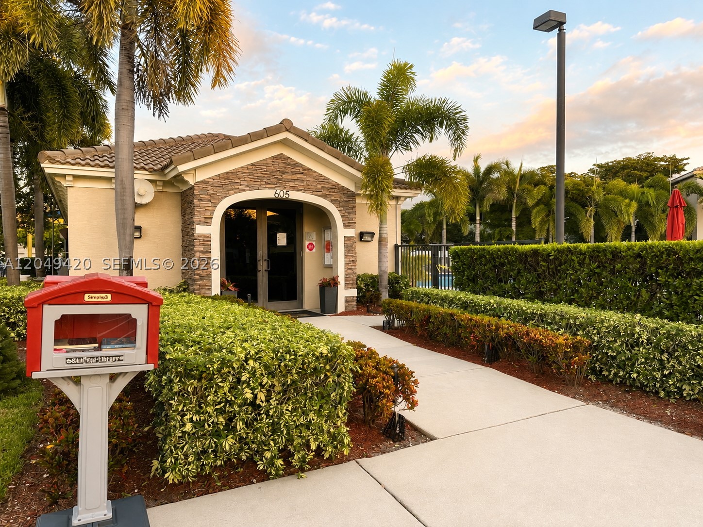 CHAMPION LAKES - Residential