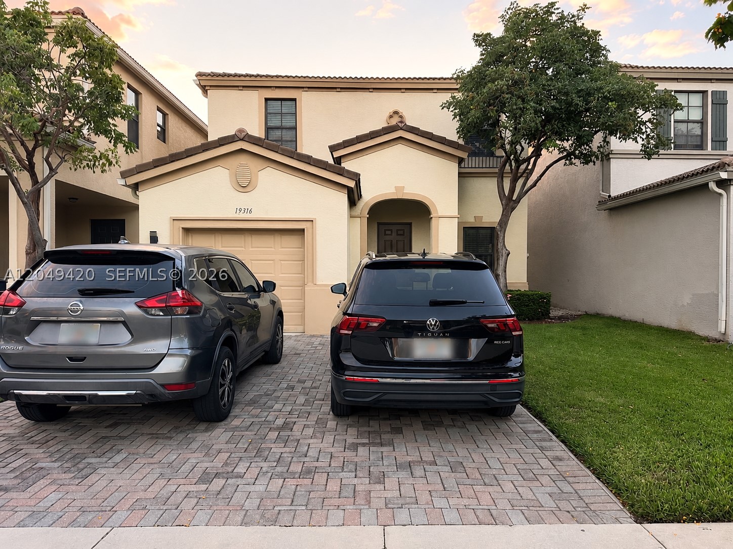 CHAMPION LAKES - Residential