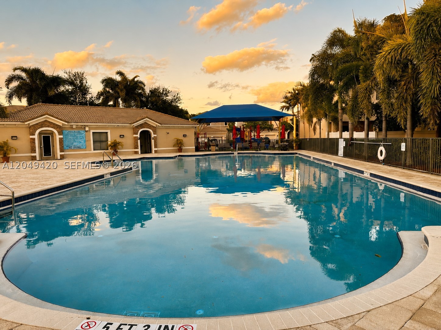 CHAMPION LAKES - Residential