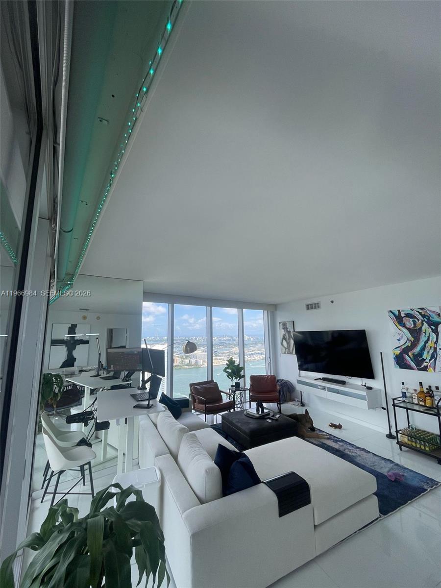 ICONBRICKELL CONDO NO 1 - Residential
