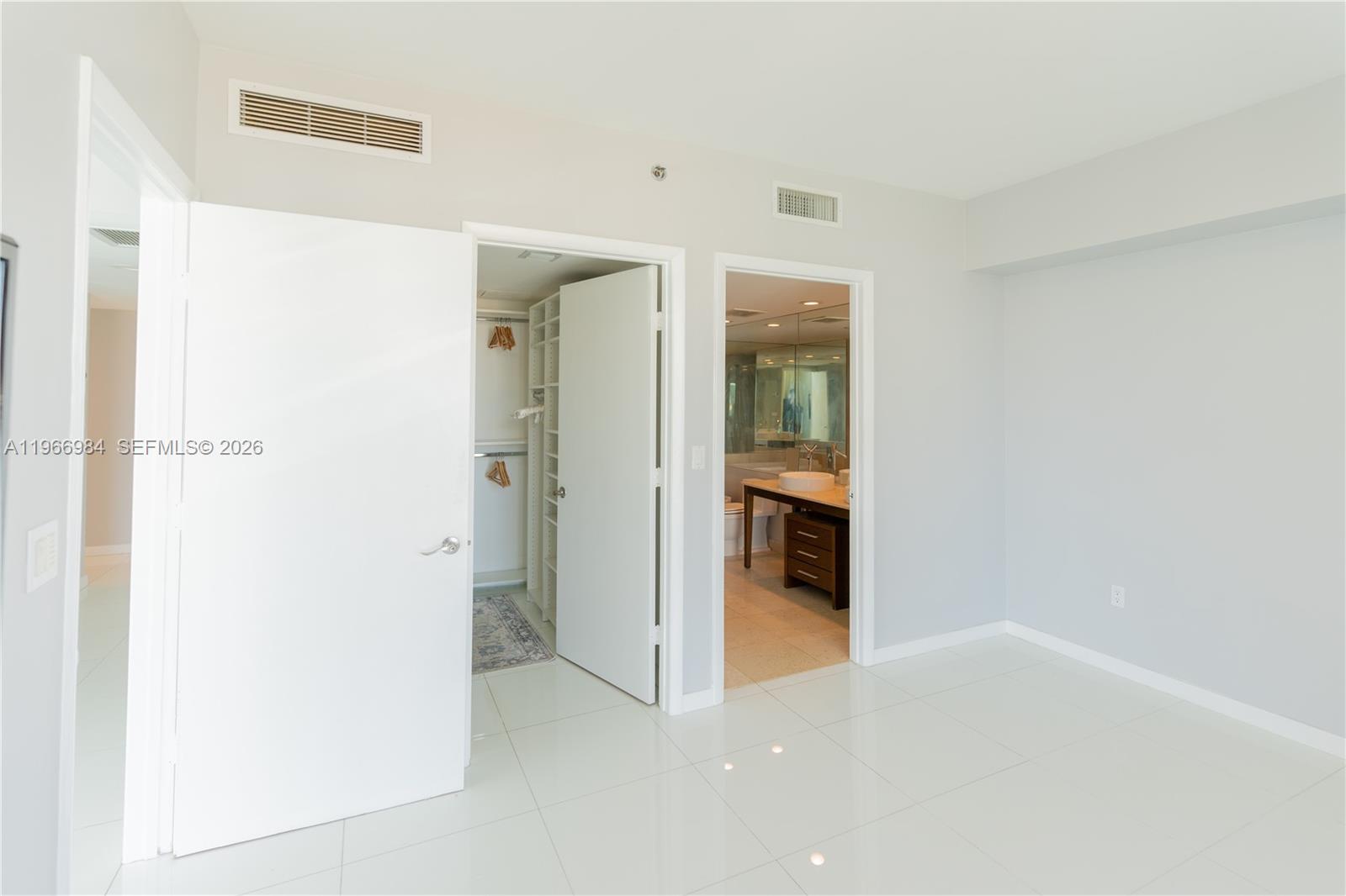 ICONBRICKELL CONDO NO 1 - Residential