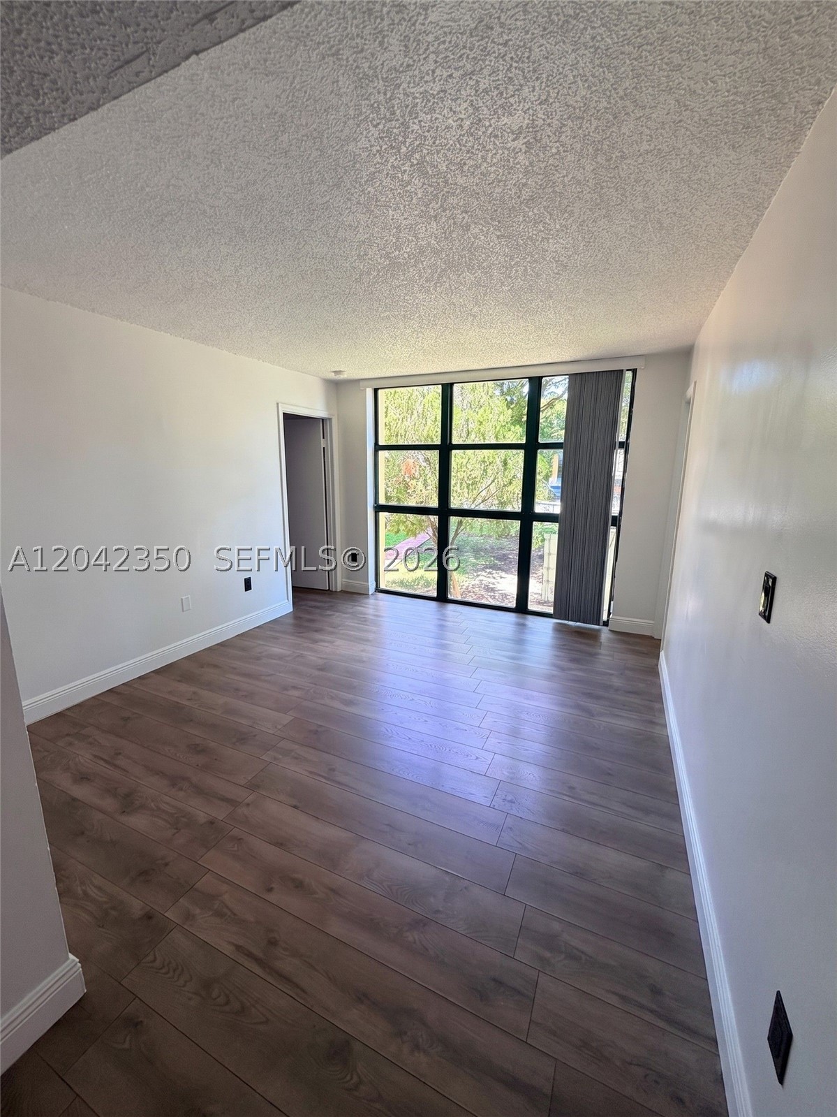1-bedroom, 1-bathroom residence in International Park I Condo. This unit features laminate and ceramic flooring throughout, granite countertops, ample cabinetry, stainless-steel appliances, and an in-unit washer and dryer. Residents enjoy access to a community pool and landscaped common areas. Conveniently located near Florida International University (FIU), Florida's Turnpike, Dolphin Mall, International Mall, major expressways, shopping, dining, and public transportation.