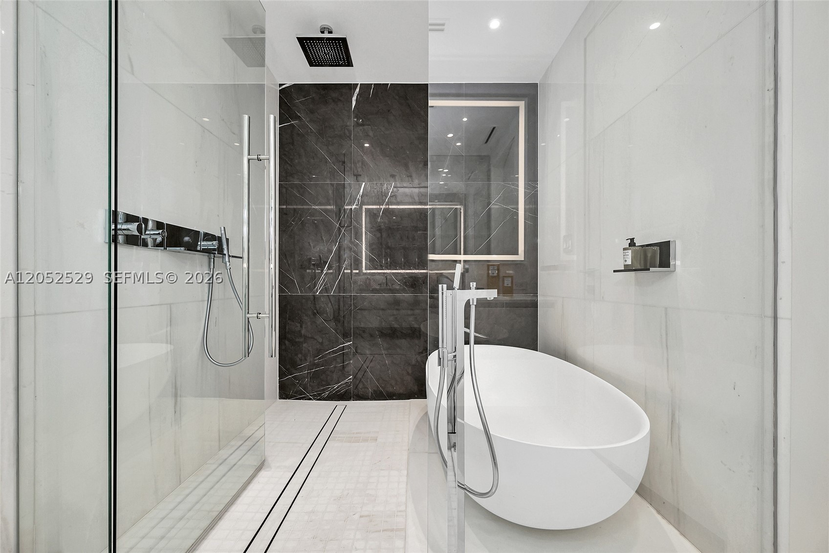 300 BISCAYNE BLVD WAY COND - Residential
