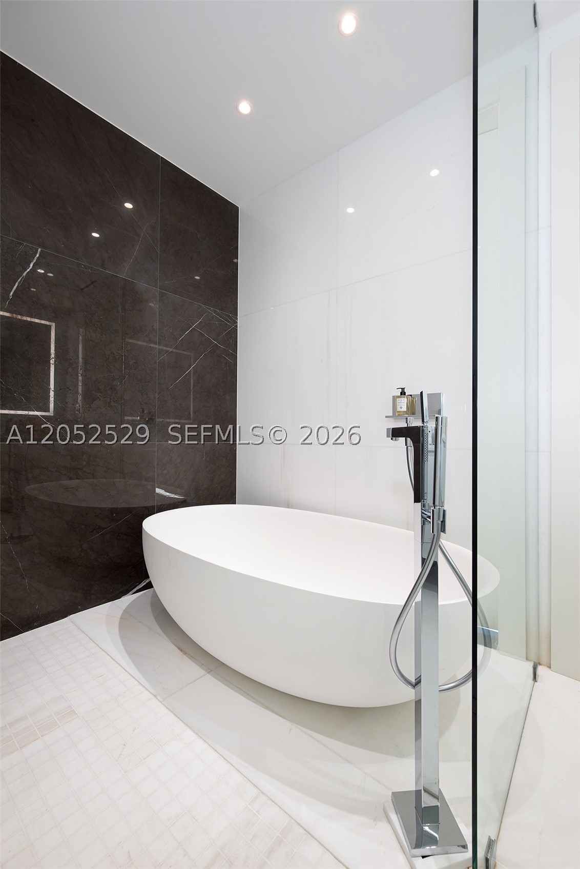300 BISCAYNE BLVD WAY COND - Residential