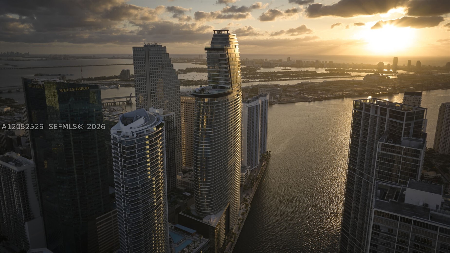 300 BISCAYNE BLVD WAY COND - Residential
