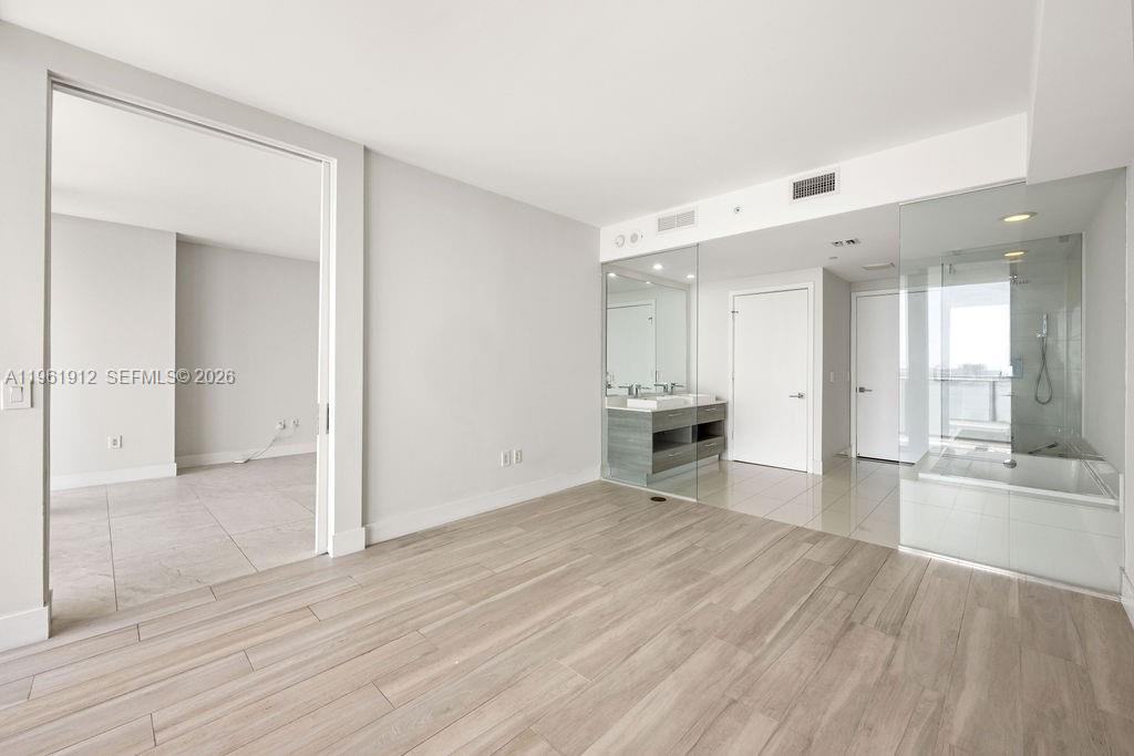 PARAISO BAY CONDO - Residential