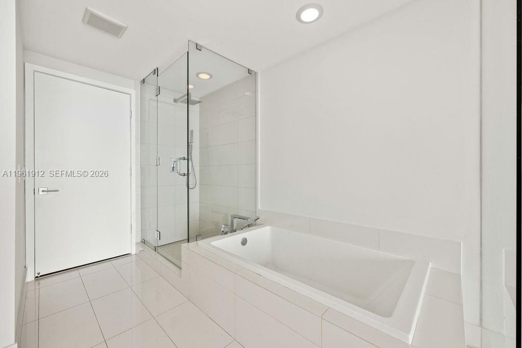 PARAISO BAY CONDO - Residential