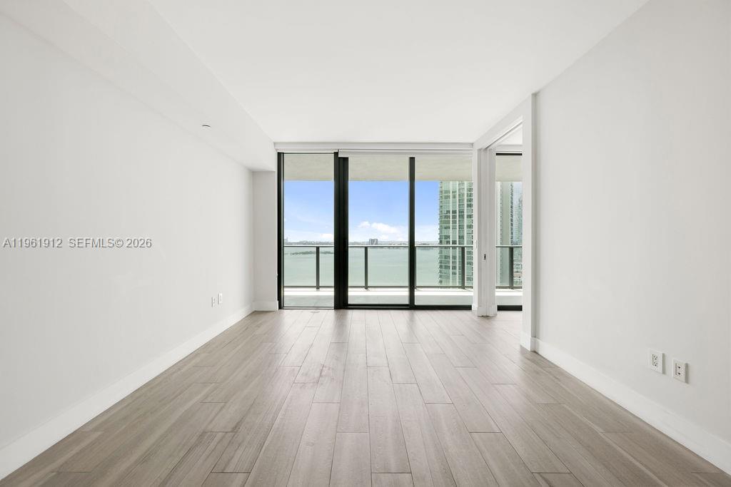 PARAISO BAY CONDO - Residential