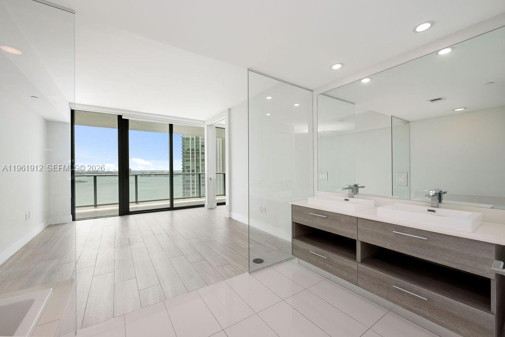 PARAISO BAY CONDO - Residential