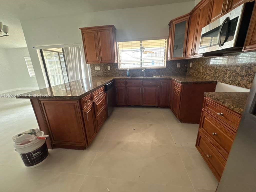 LAKES BY THE BAY SEC 3 - Residential Lease
