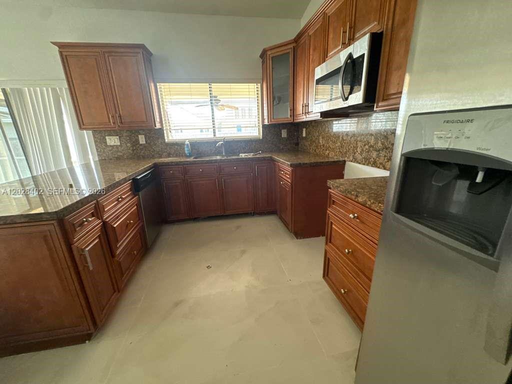 LAKES BY THE BAY SEC 3 - Residential Lease