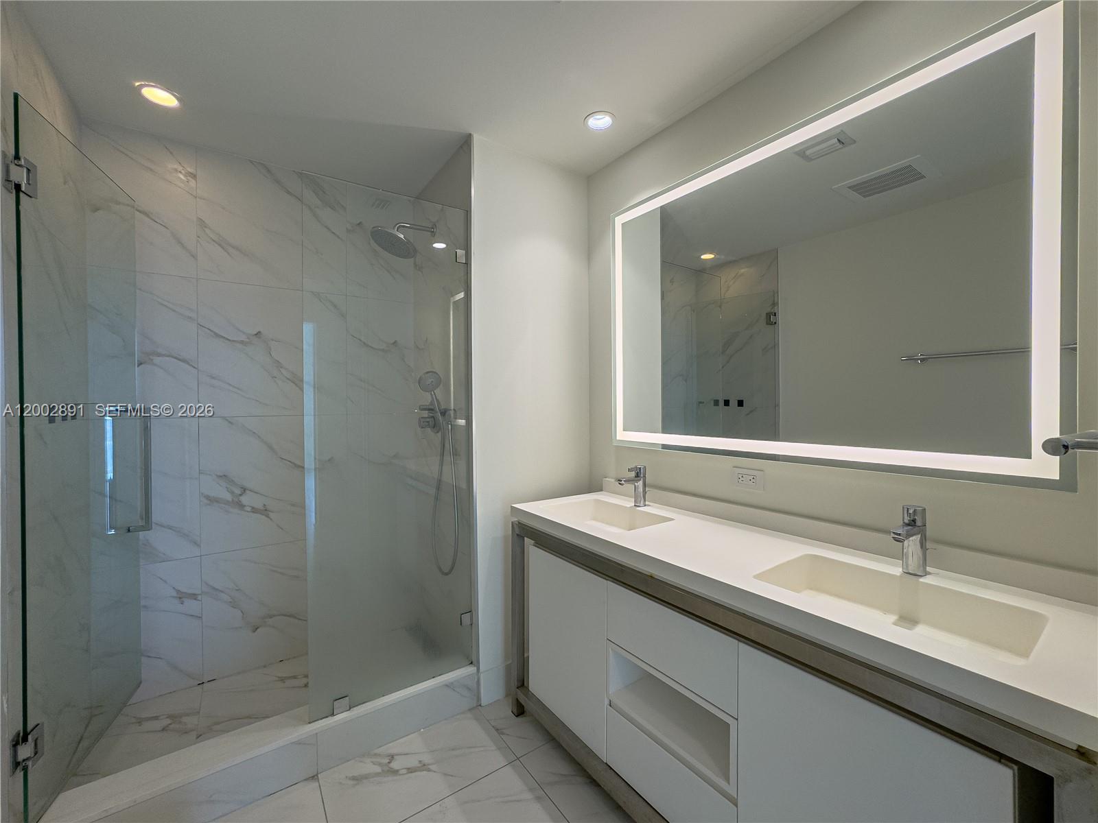 METROPICA NORTH TOWER ONE - Residential