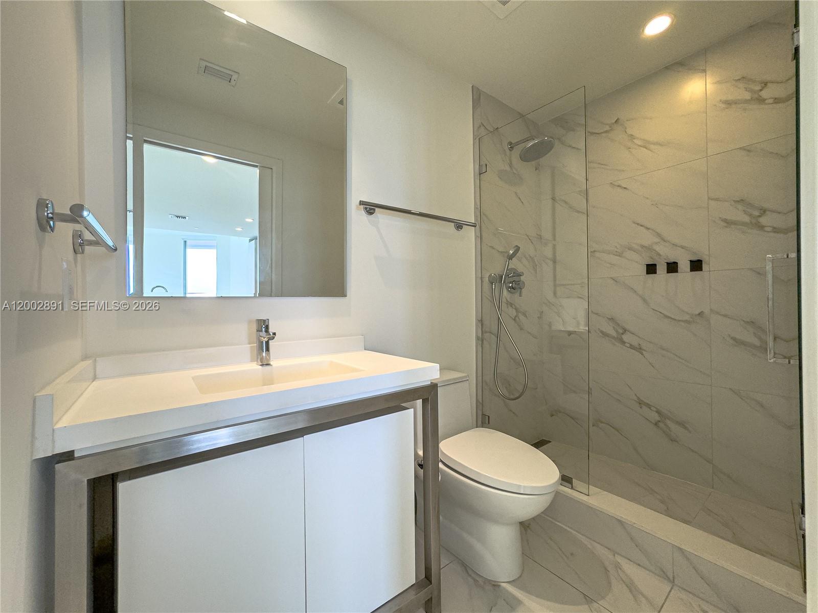 METROPICA NORTH TOWER ONE - Residential