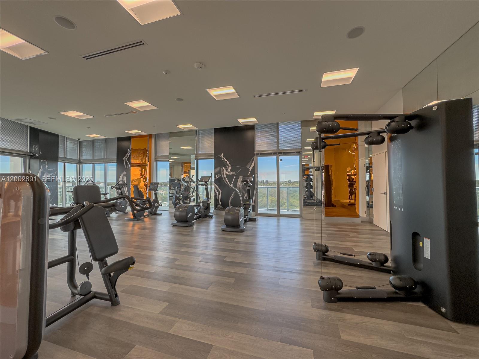 METROPICA NORTH TOWER ONE - Residential