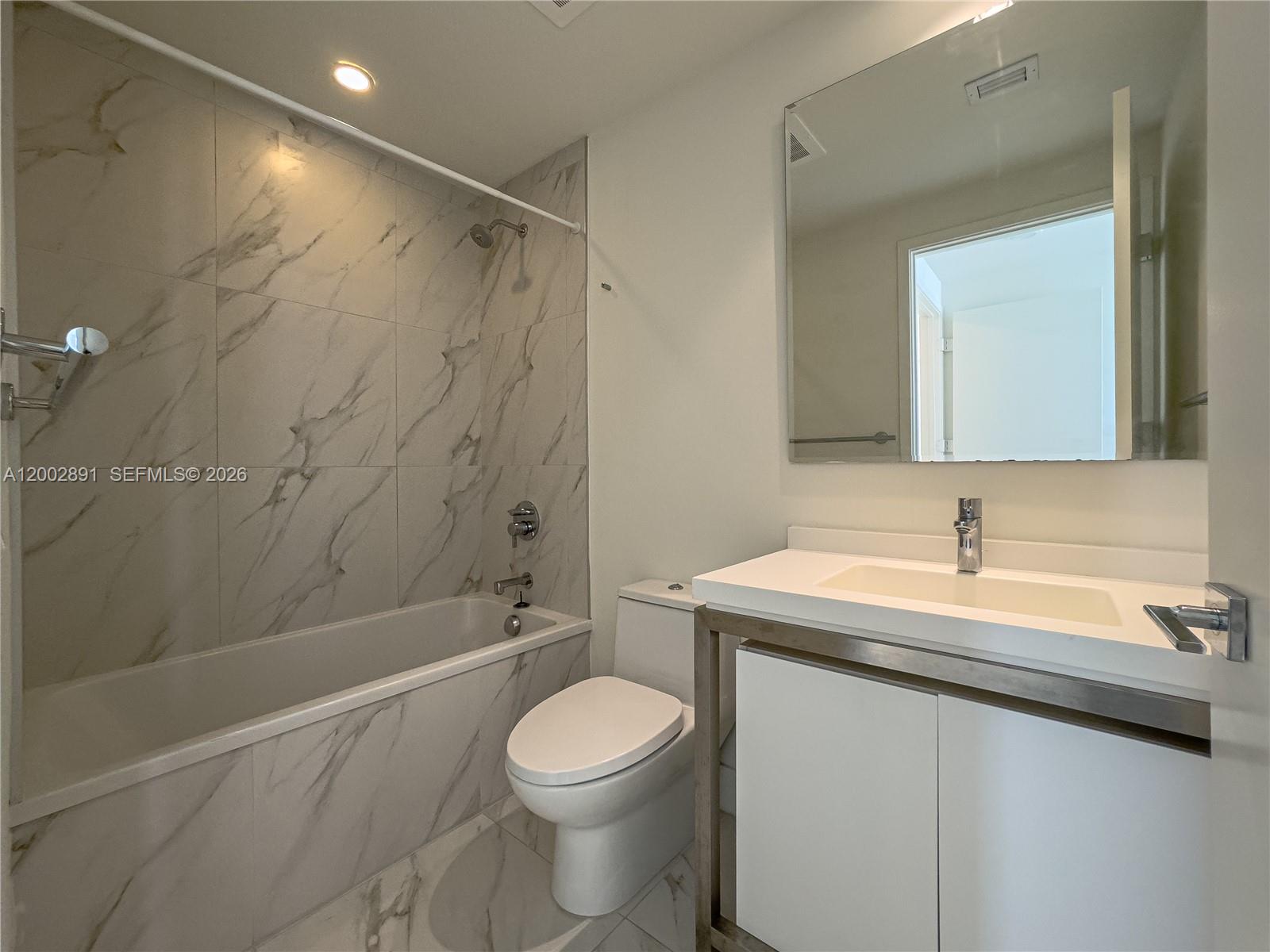 METROPICA NORTH TOWER ONE - Residential
