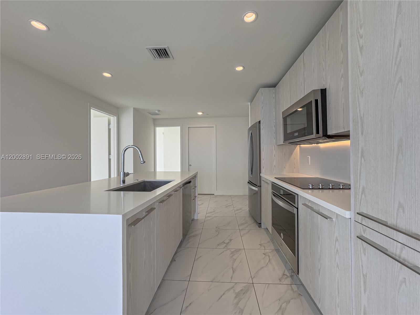 METROPICA NORTH TOWER ONE - Residential