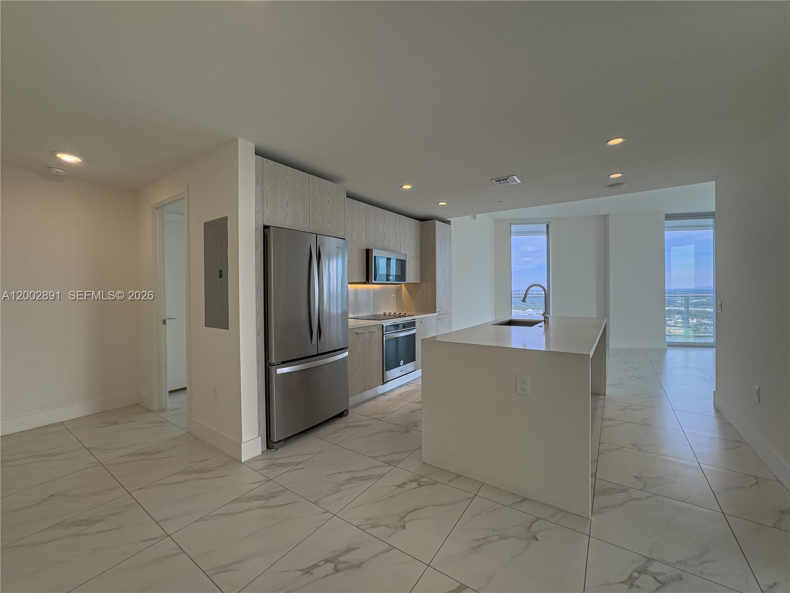 METROPICA NORTH TOWER ONE - Residential