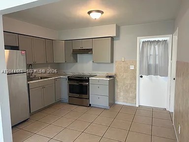 HOLLYWOOD PARK - Residential Lease