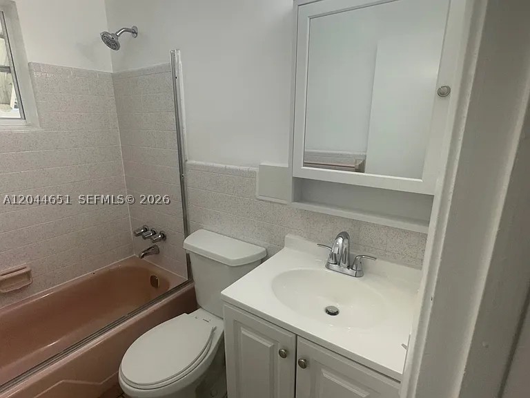 HOLLYWOOD PARK - Residential Lease