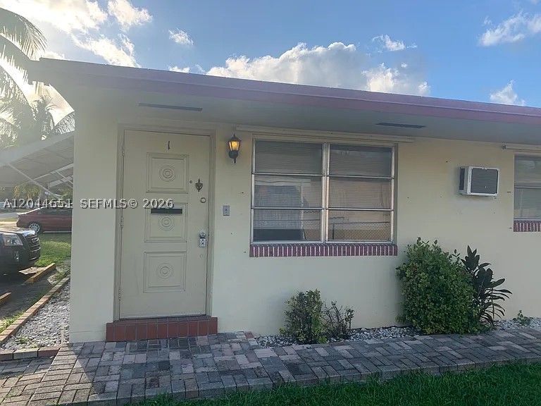HOLLYWOOD PARK - Residential Lease