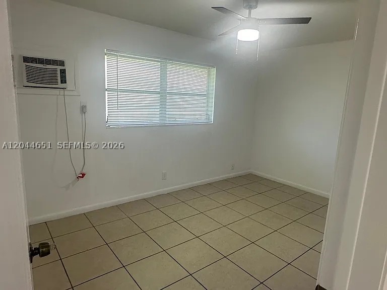 HOLLYWOOD PARK - Residential Lease