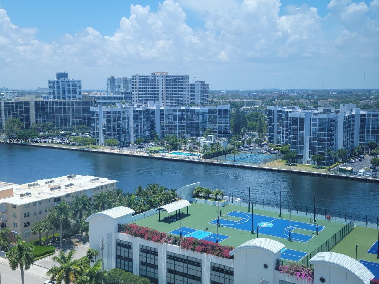 WAVE CONDO - Residential