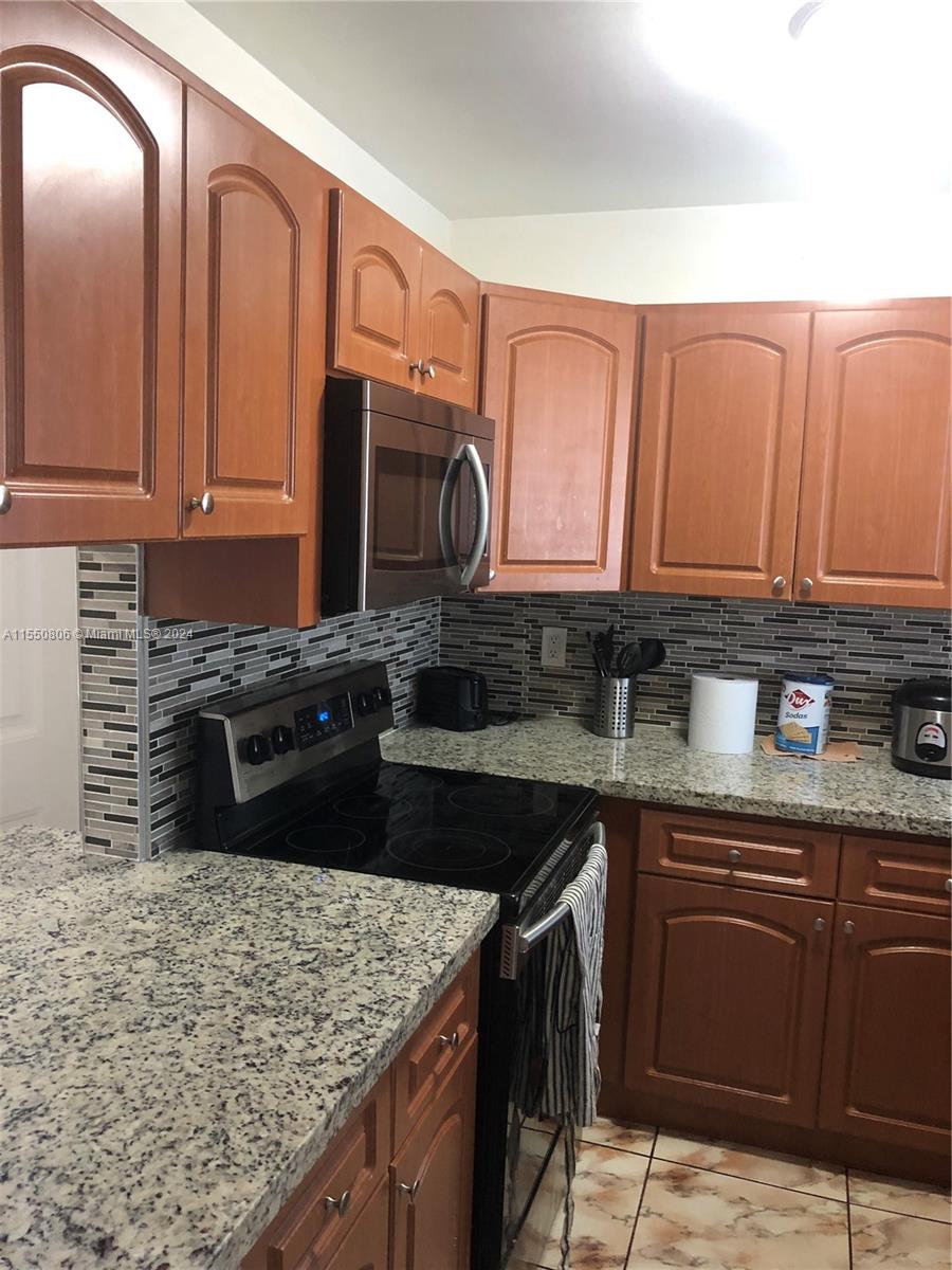 16700 CONDO - Residential Lease