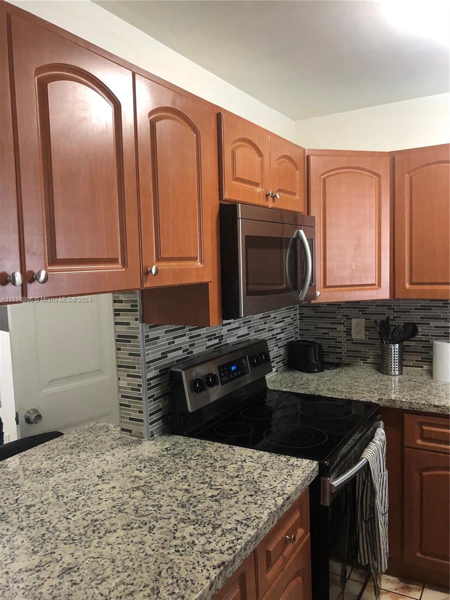 16700 CONDO - Residential Lease
