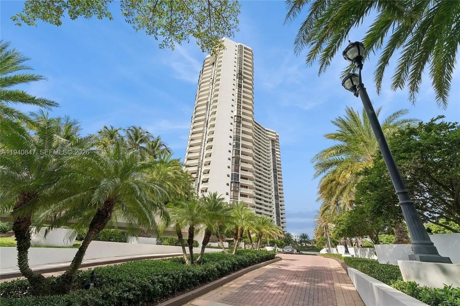 1000 ISL BLVD WILLIAMS IS - Residential