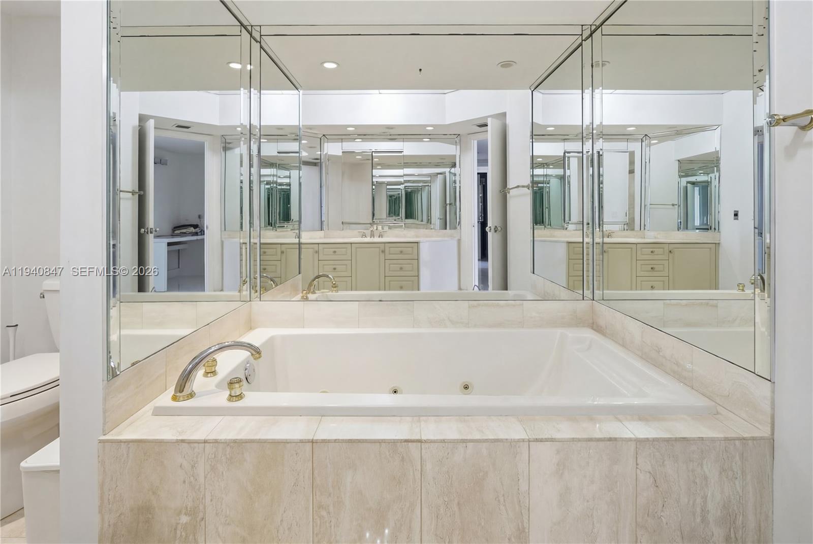 1000 ISL BLVD WILLIAMS IS - Residential