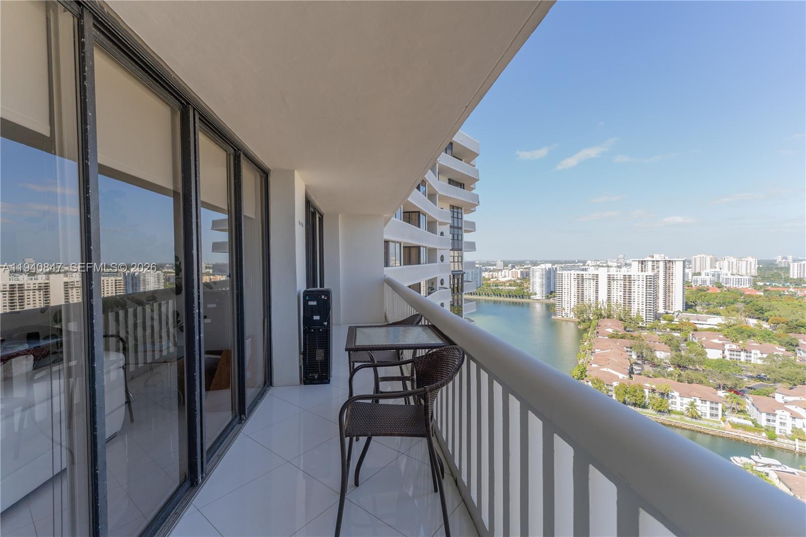 1000 ISL BLVD WILLIAMS IS - Residential