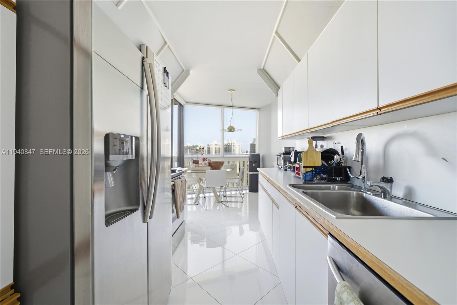 1000 ISL BLVD WILLIAMS IS - Residential