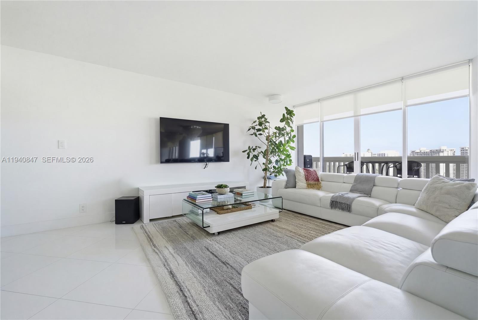 1000 ISL BLVD WILLIAMS IS - Residential