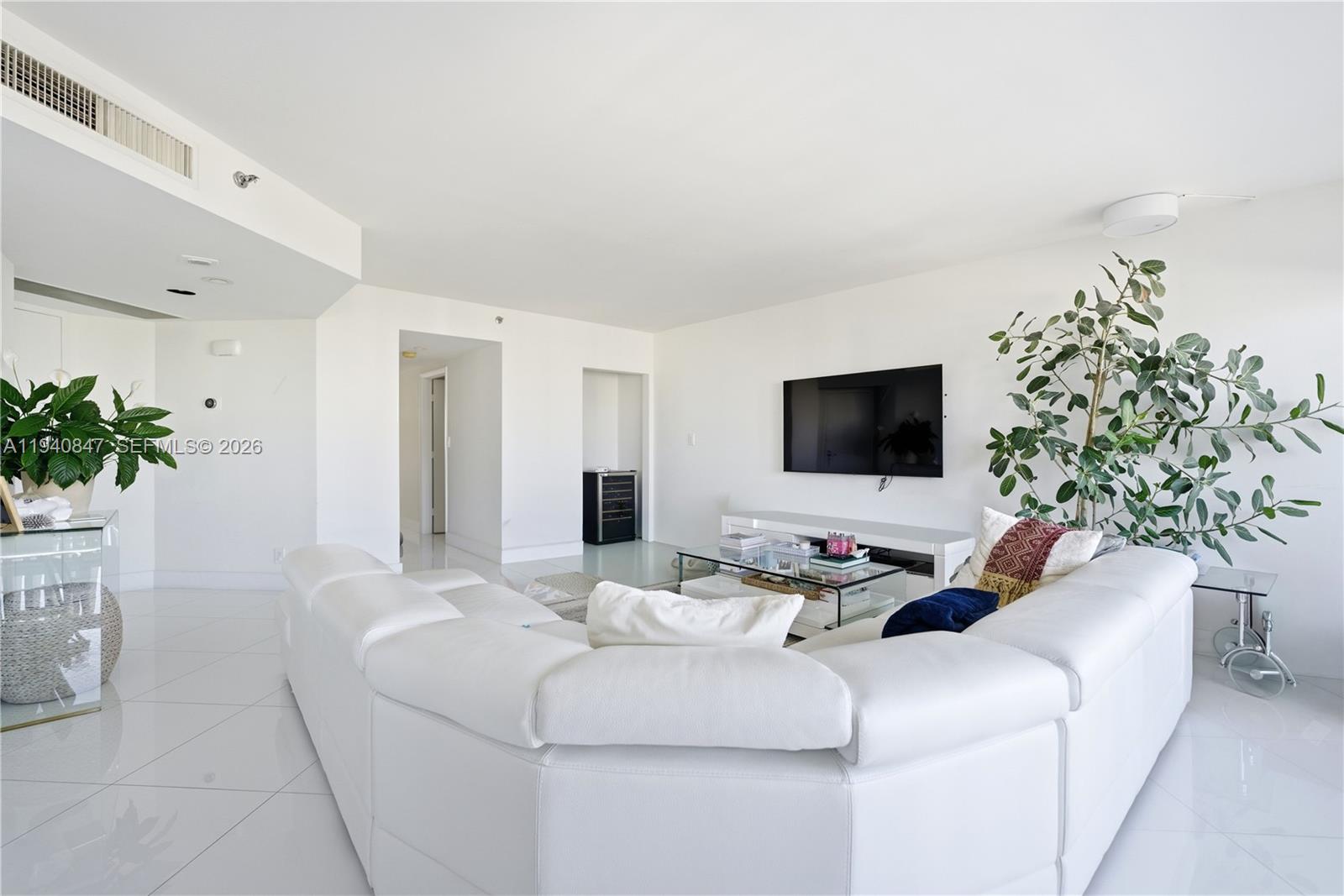 1000 ISL BLVD WILLIAMS IS - Residential