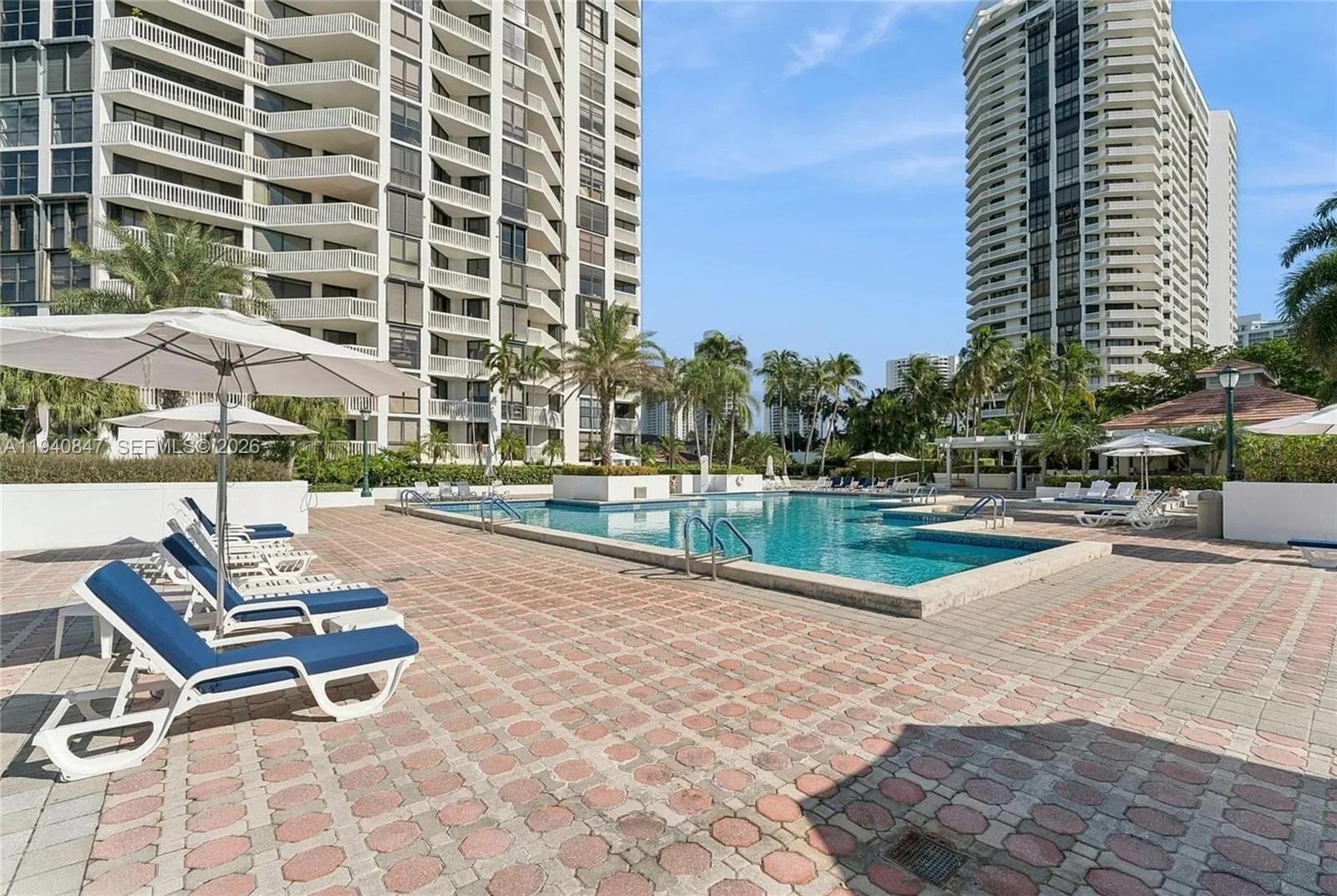 1000 ISL BLVD WILLIAMS IS - Residential