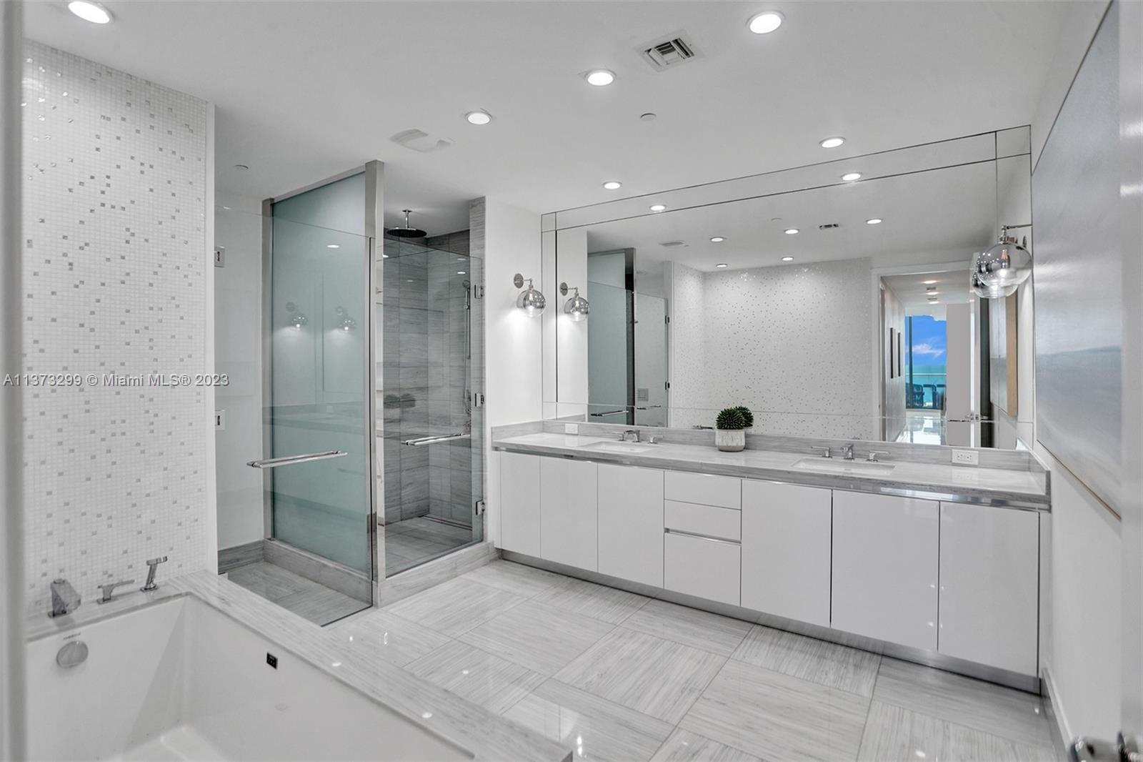 JADE SIGNATURE CONDO - Residential