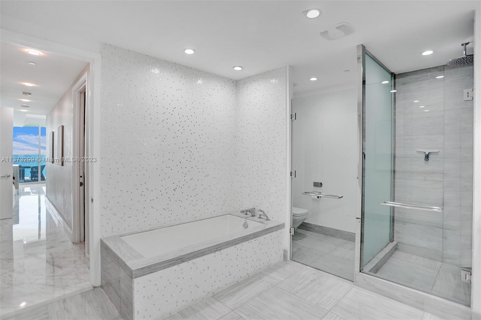 JADE SIGNATURE CONDO - Residential