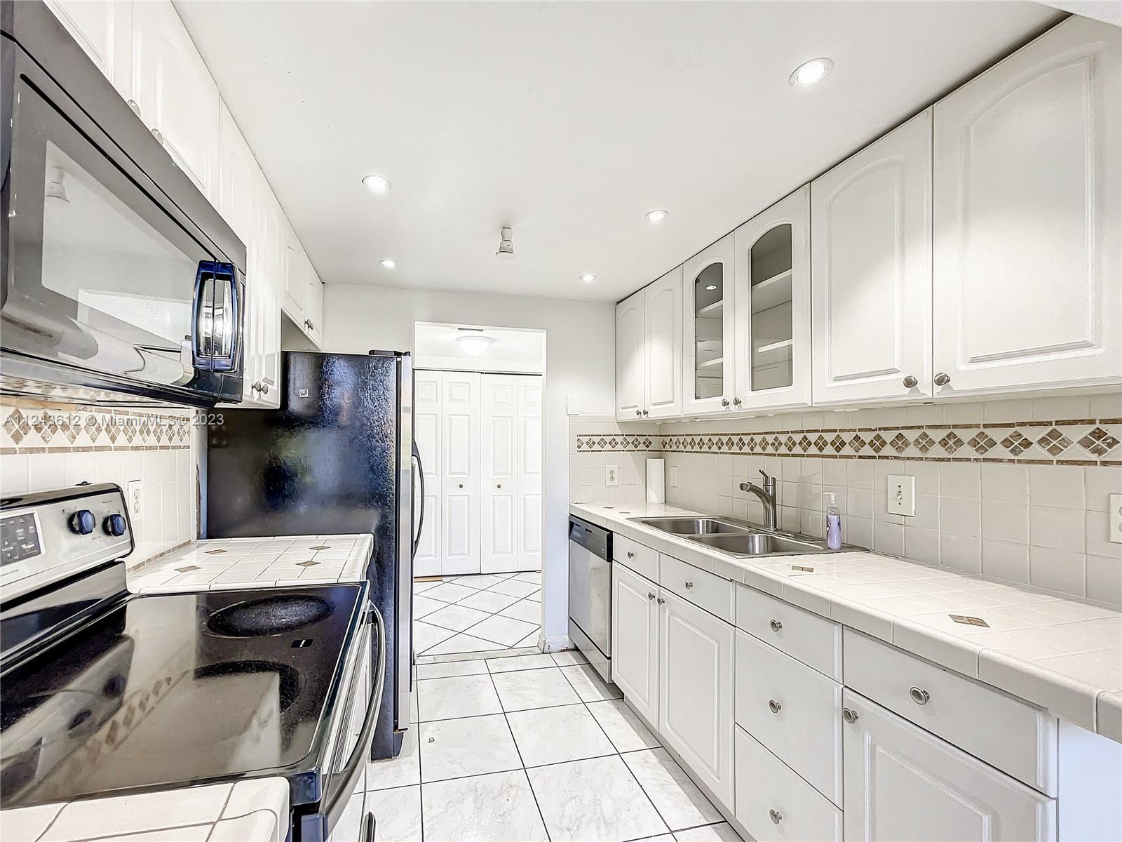GREENWICH PH I CONDO - Residential