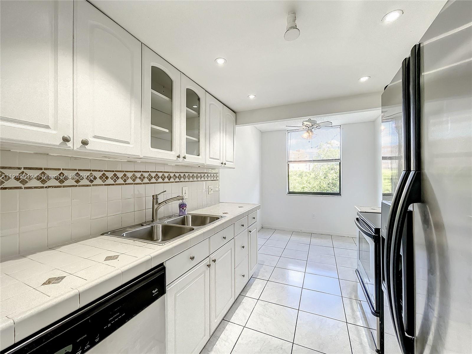 GREENWICH PH I CONDO - Residential