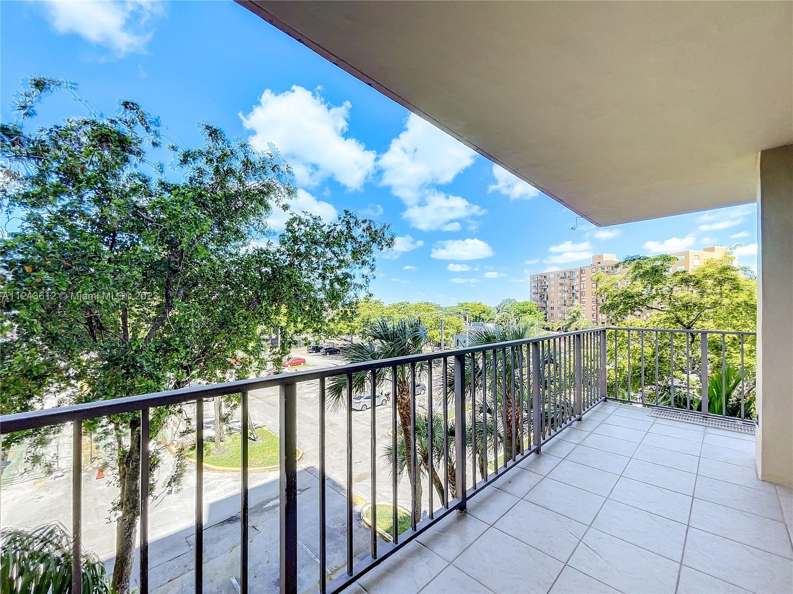 GREENWICH PH I CONDO - Residential