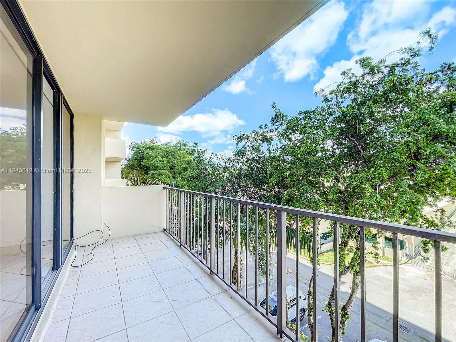 GREENWICH PH I CONDO - Residential