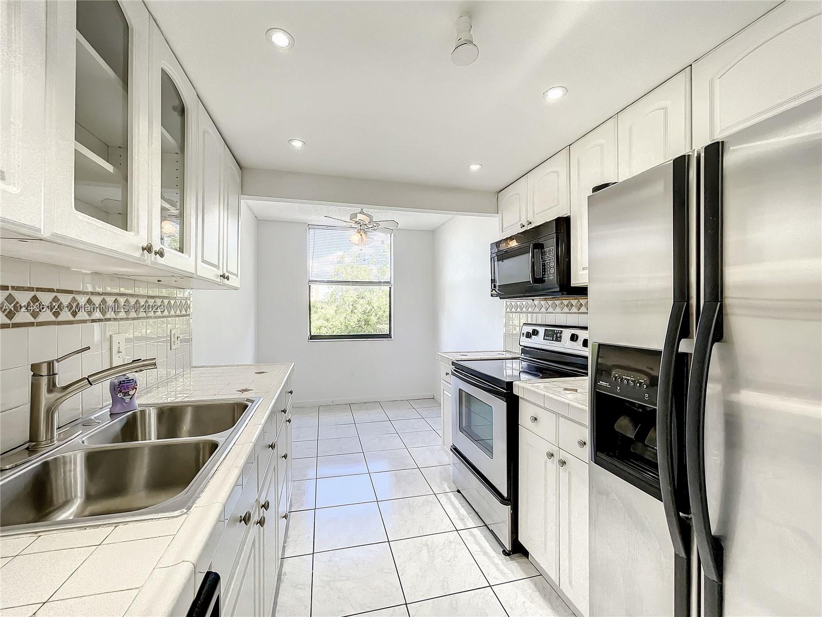 GREENWICH PH I CONDO - Residential