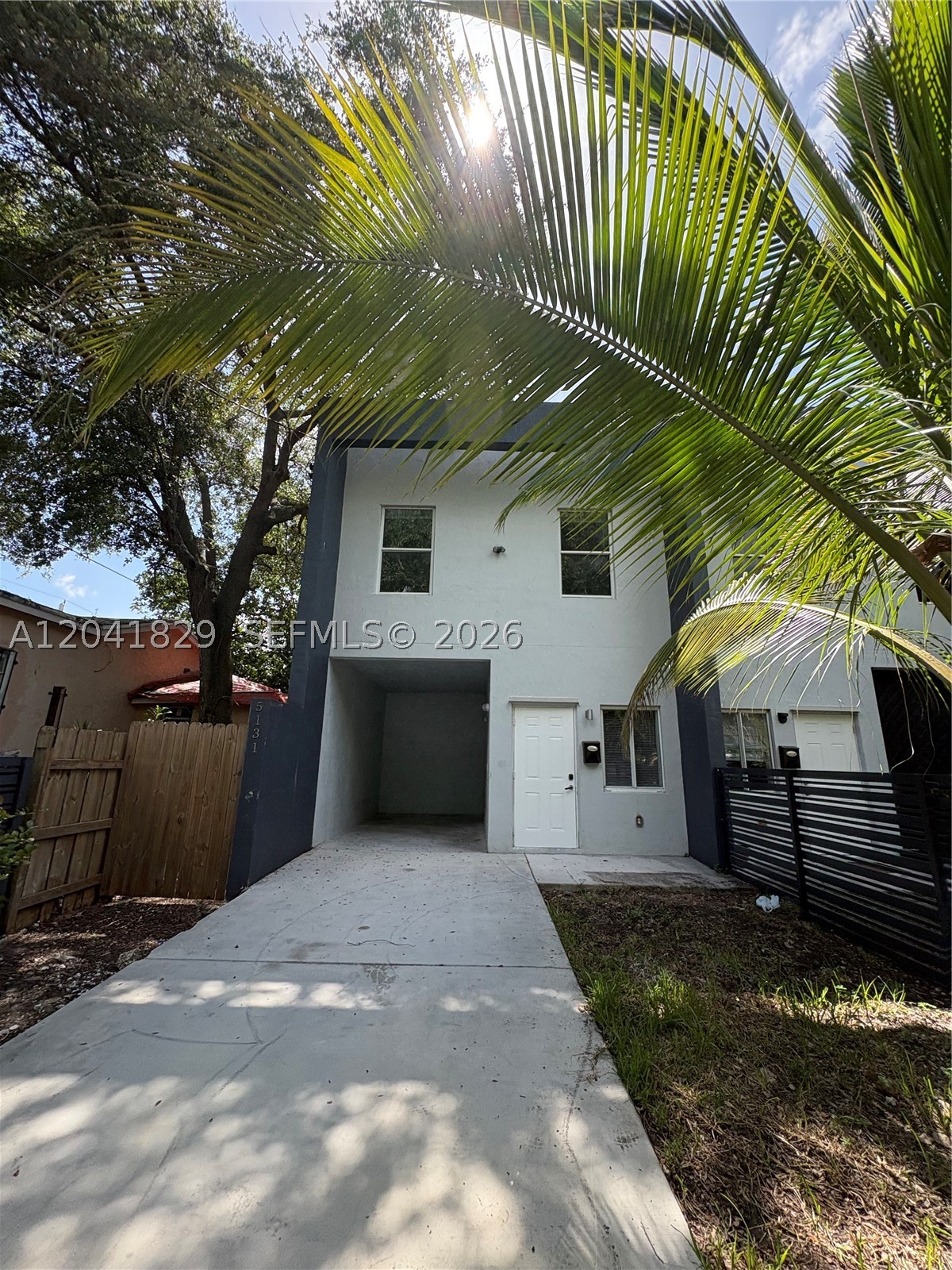 Spacious 3BR/2.5BA townhouse featuring stainless steel appliances, a private pool, and exceptional outdoor space. Perfect for families and entertaining, with comfortable living areas and a backyard designed for gatherings and relaxation. Conveniently located near shopping, dining, schools, and major highways