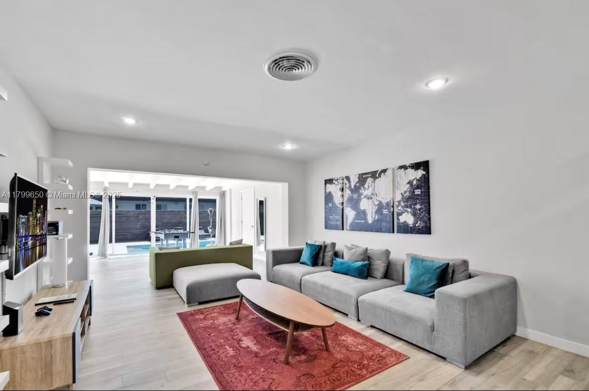 GREYKNOLL ESTATES - Residential Lease