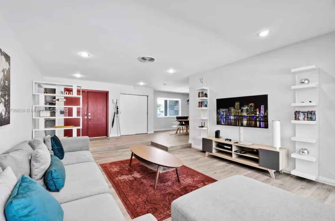 GREYKNOLL ESTATES - Residential Lease
