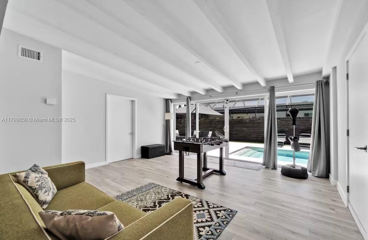 GREYKNOLL ESTATES - Residential Lease