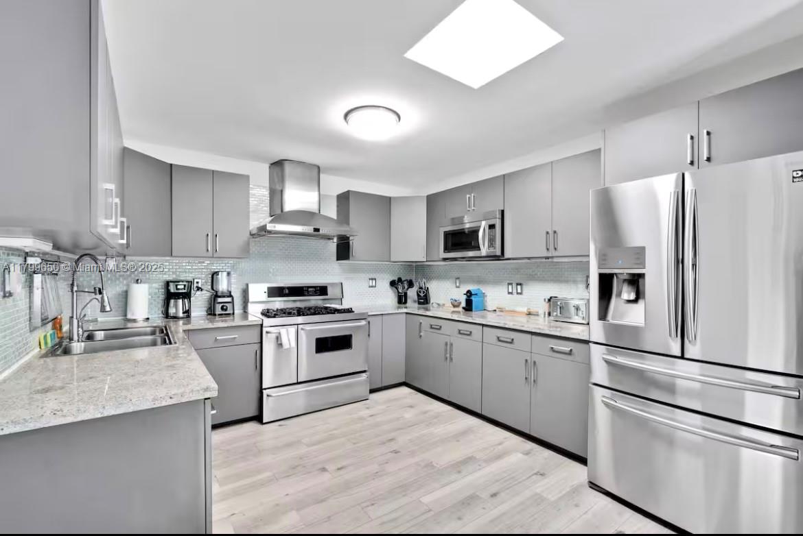 GREYKNOLL ESTATES - Residential Lease