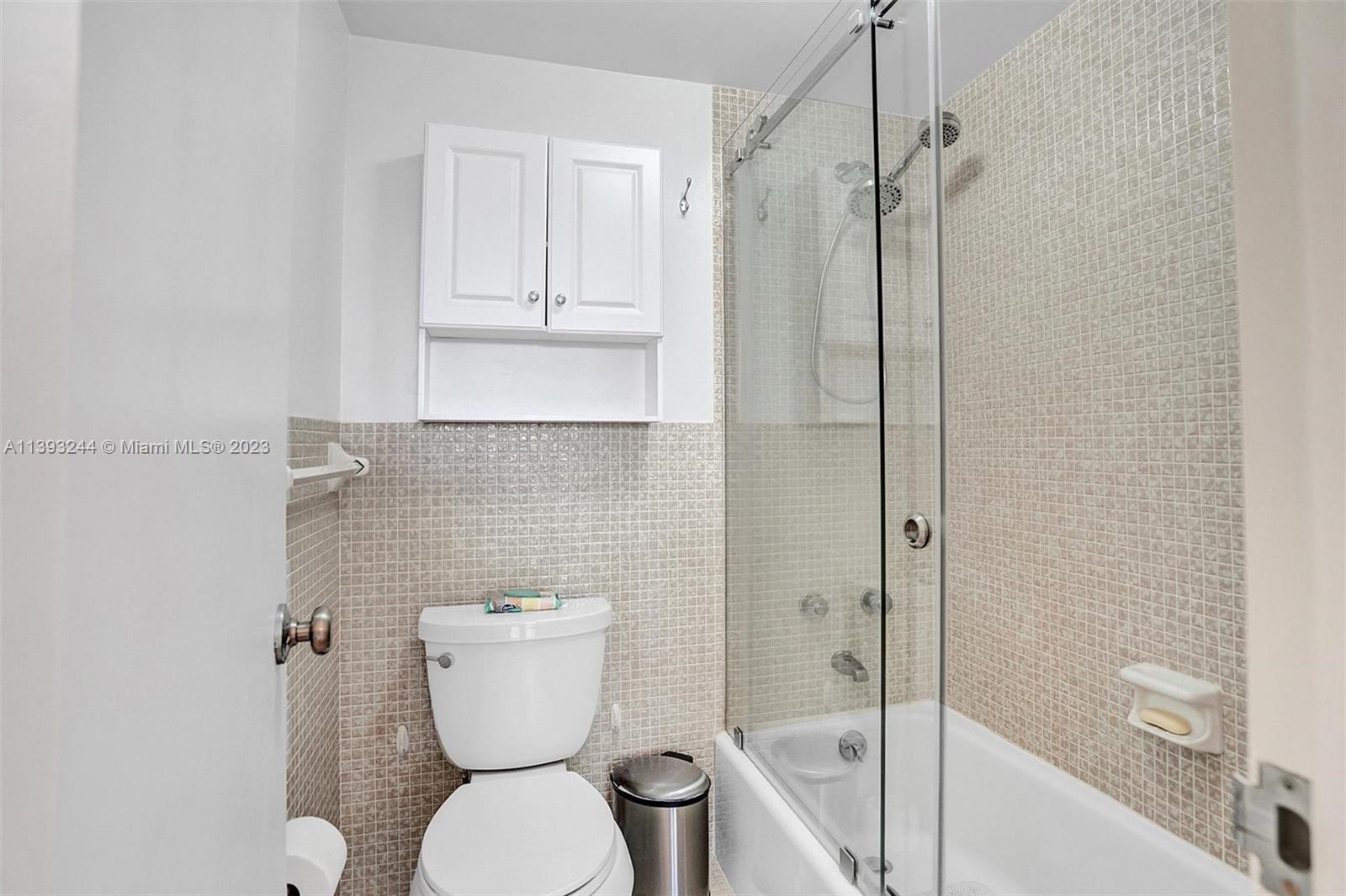 LONDON TOWERS CONDO - Residential Lease