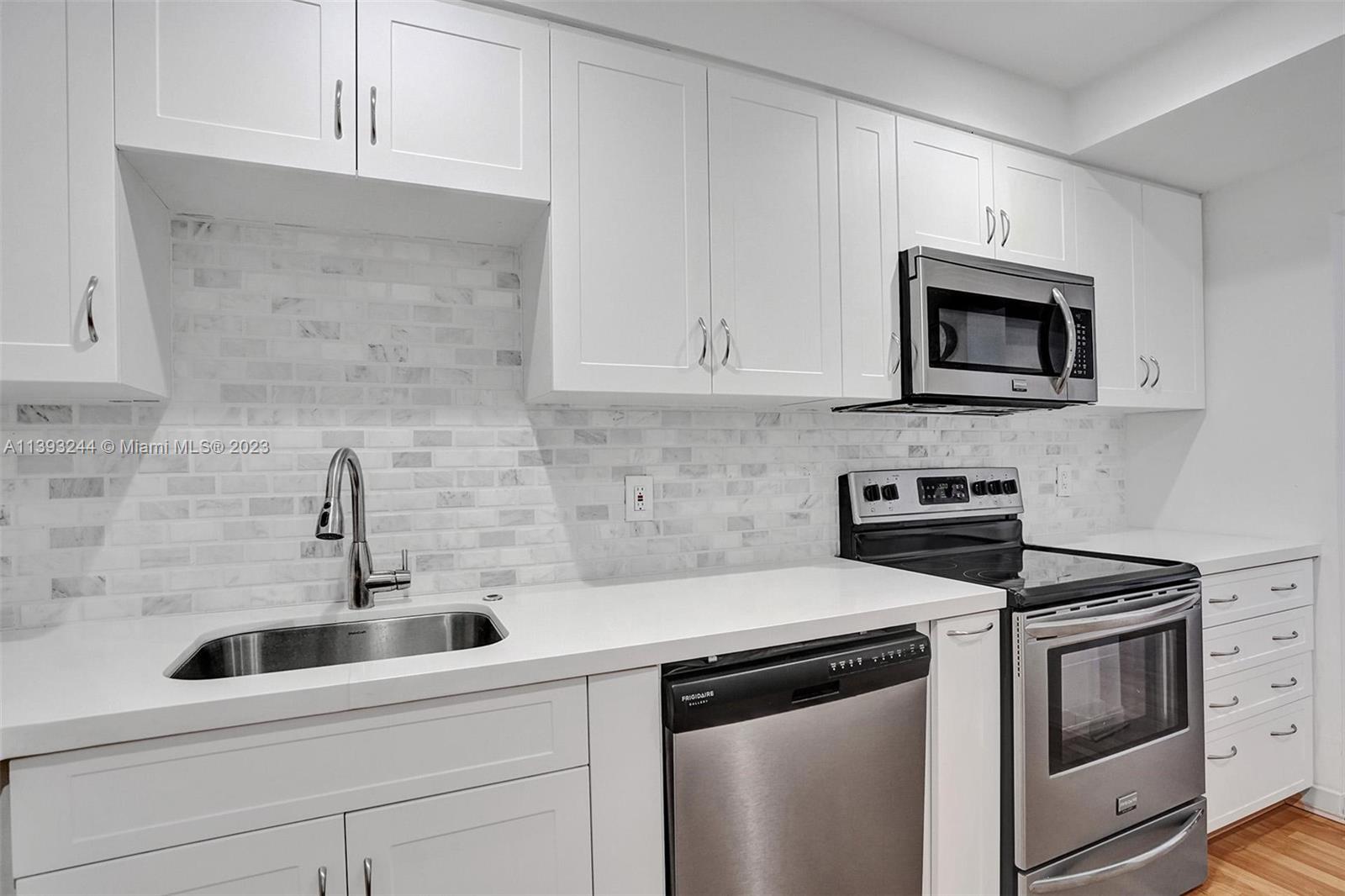 LONDON TOWERS CONDO - Residential Lease
