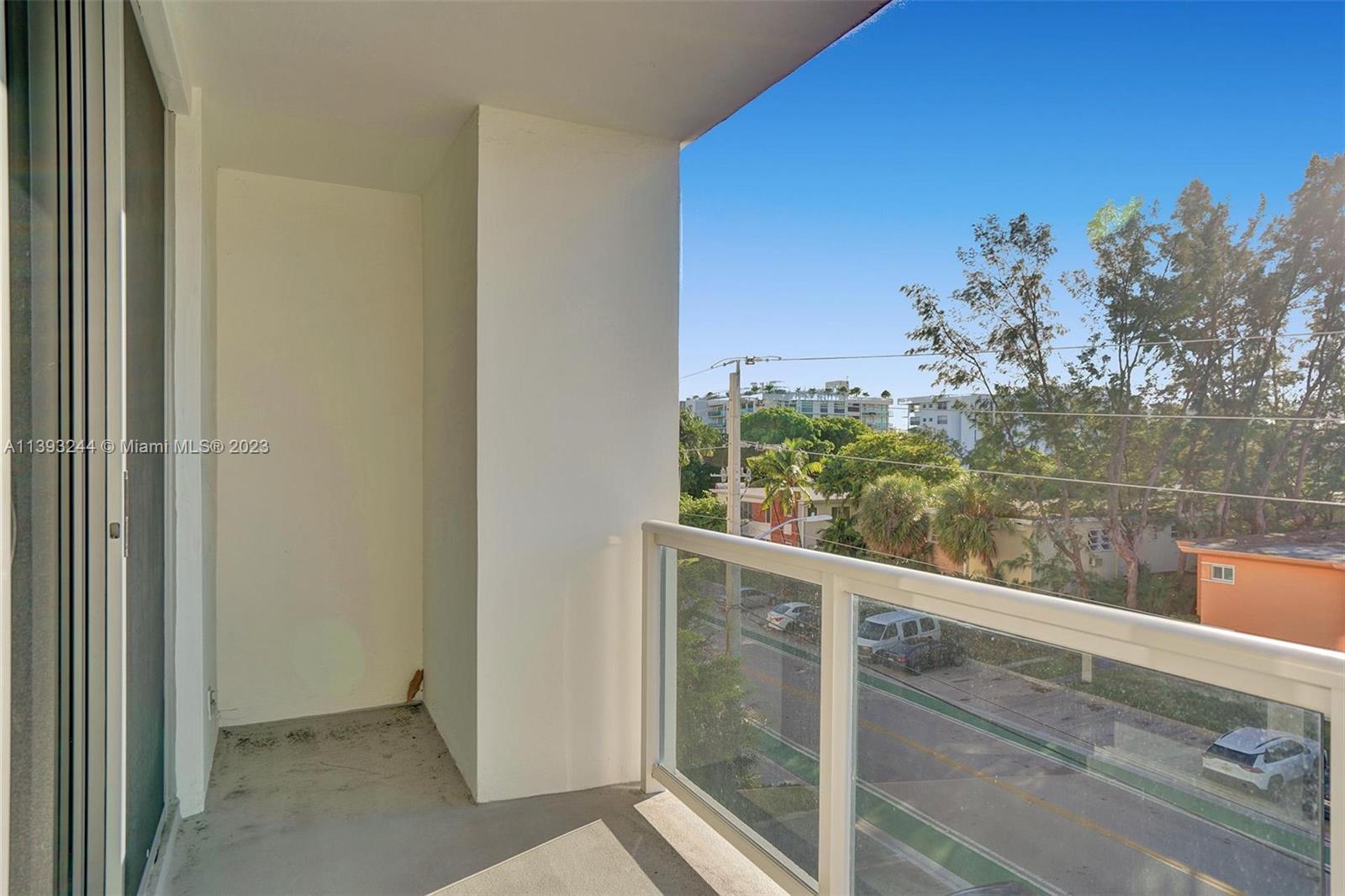 LONDON TOWERS CONDO - Residential Lease